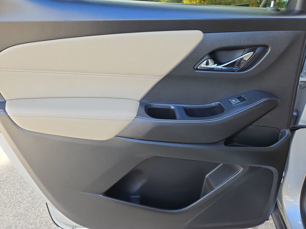 Used 2022 Chevrolet Traverse LT image 31