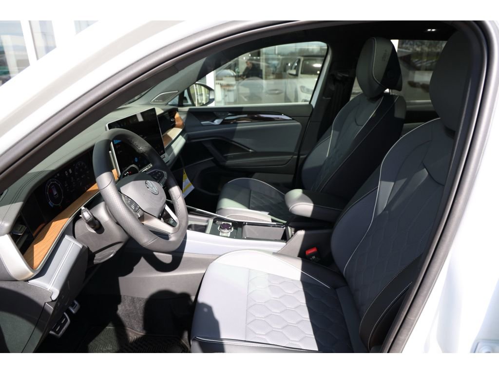 New 2026 Volkswagen Tiguan SEL R-Line image 12