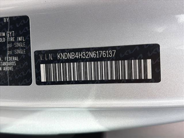 Used 2022 Kia Carnival LX image 28