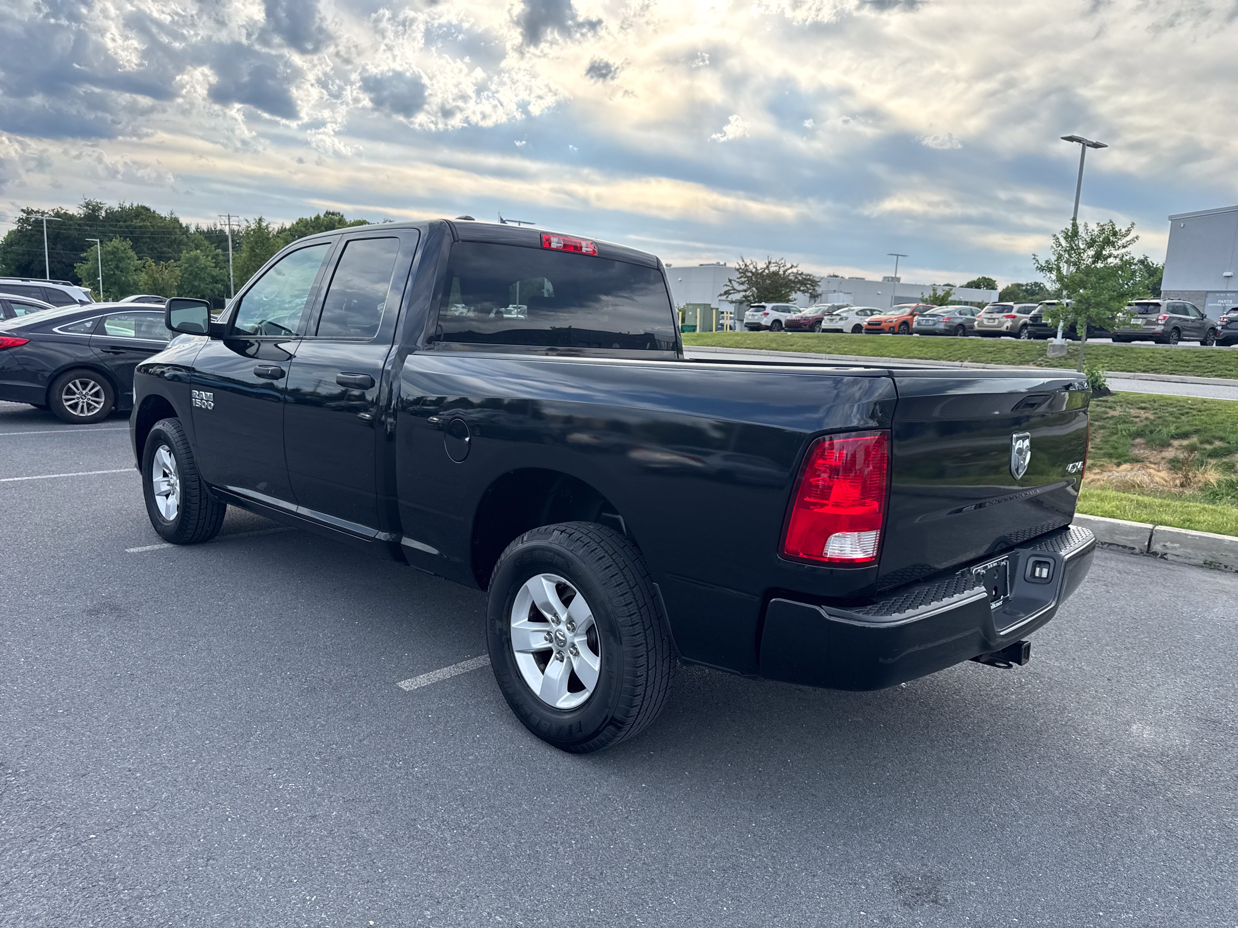 Used 2018 RAM 1500 Express AWD/4WD image 23