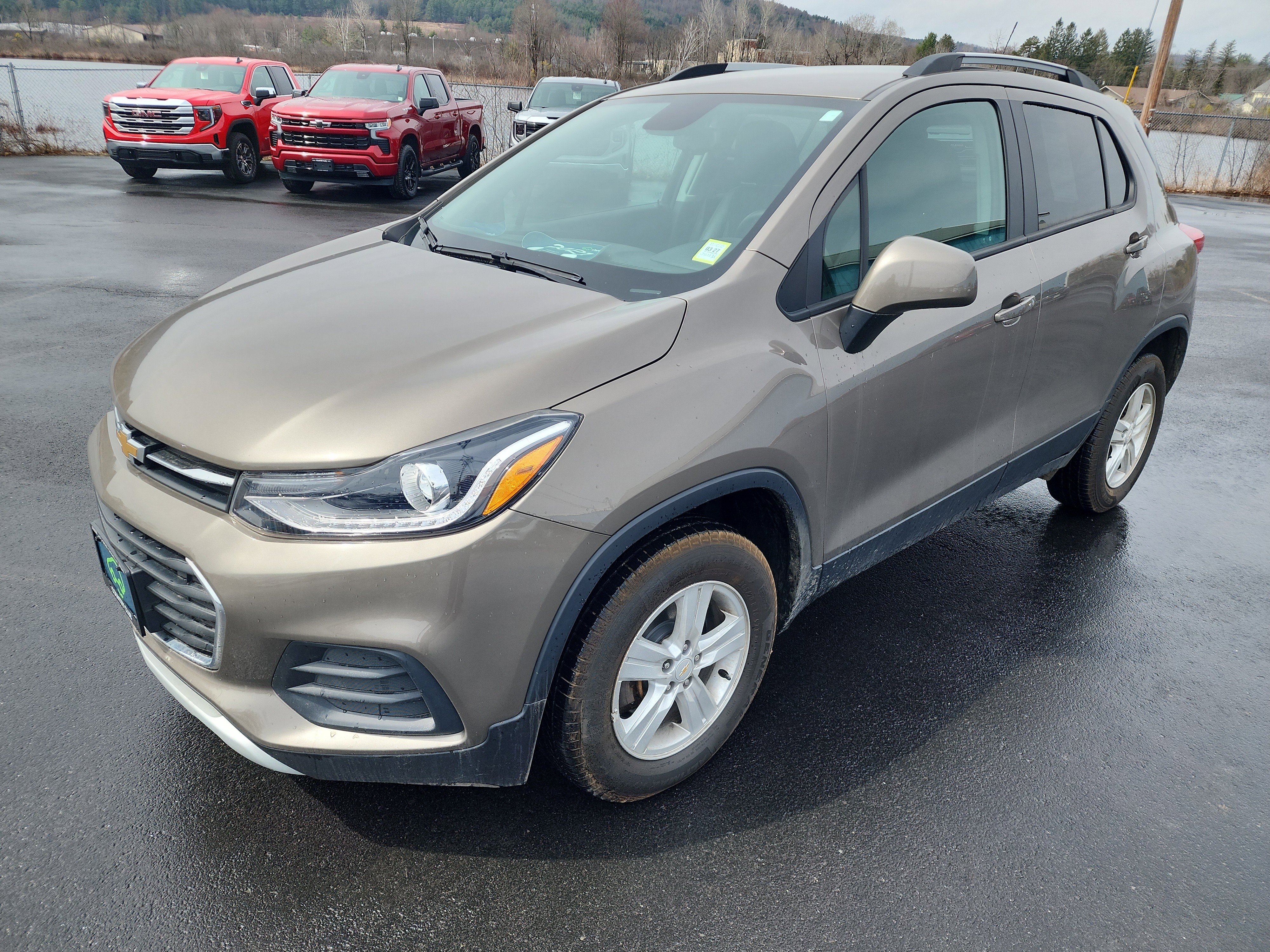 Used 2021 Chevrolet Trax LT w/ LT Convenience Package image 4