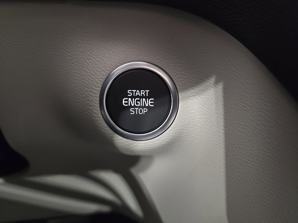 New 2026 Volvo XC40 B5 Ultra w/ Climate Package image 19