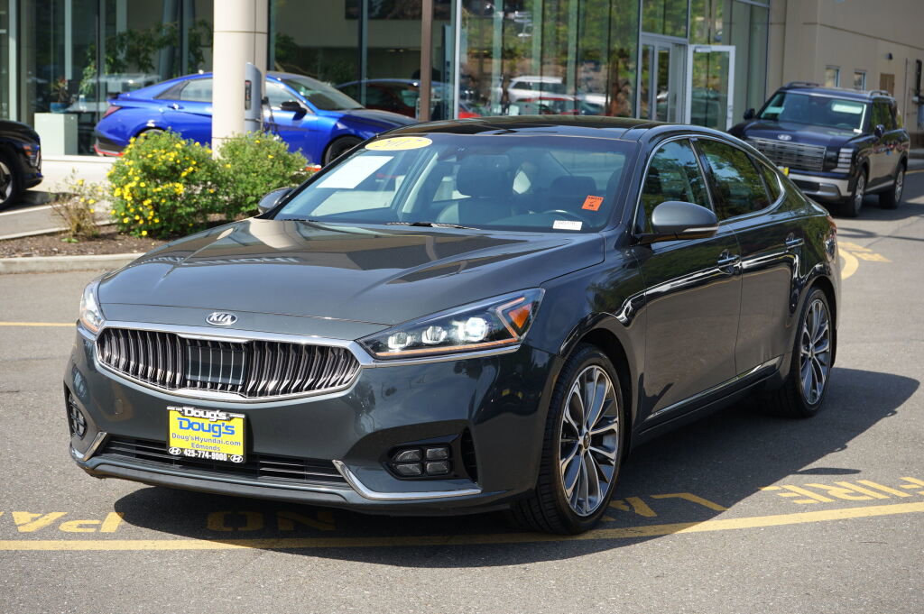 Used 2017 Kia Cadenza Technology