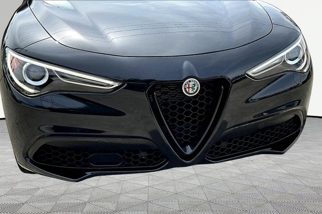 Used 2023 Alfa Romeo Stelvio Veloce AWD/4WD image 33