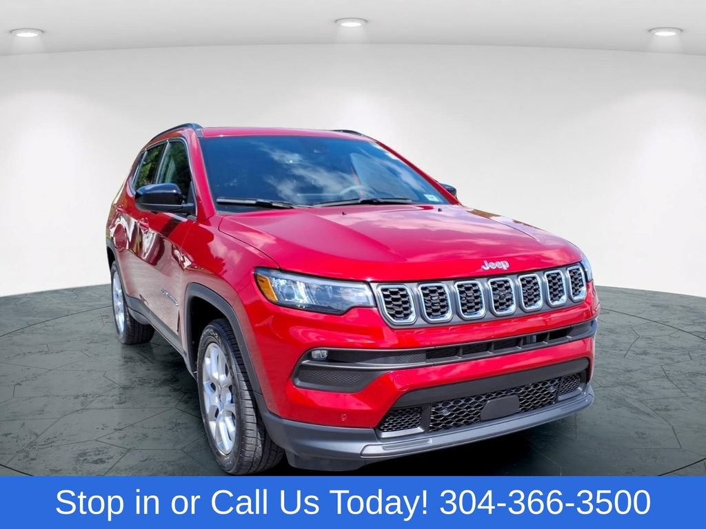 Used 2024 Jeep Compass Latitude AWD/4WD image 2