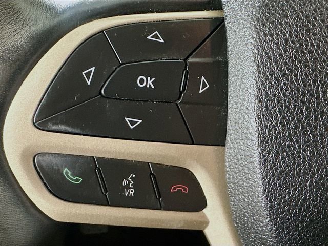 Used 2017 Jeep Cherokee Latitude w/ Cold Weather Group image 9