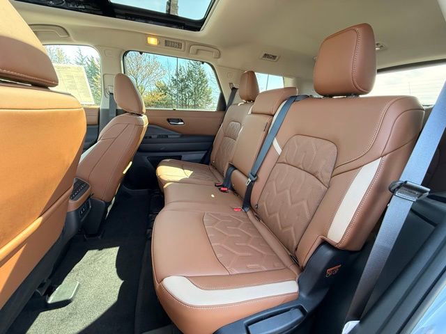 New 2026 Nissan Pathfinder Platinum w/ Cargo Package image 15