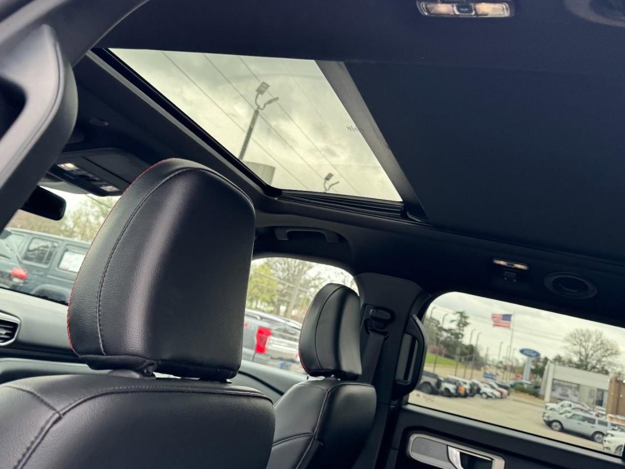 Certified 2024 Ford Explorer ST-Line w/ Class IV Trailer Tow Package AWD/4WD image 11