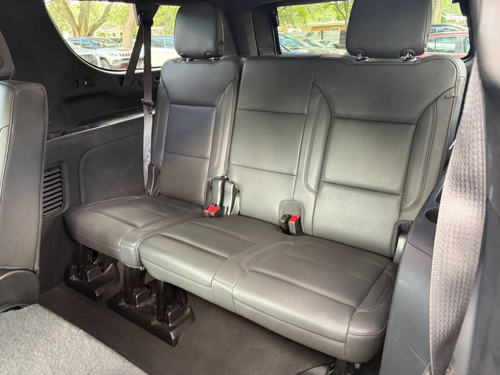 Used 2024 Chevrolet Suburban LT RWD image 31