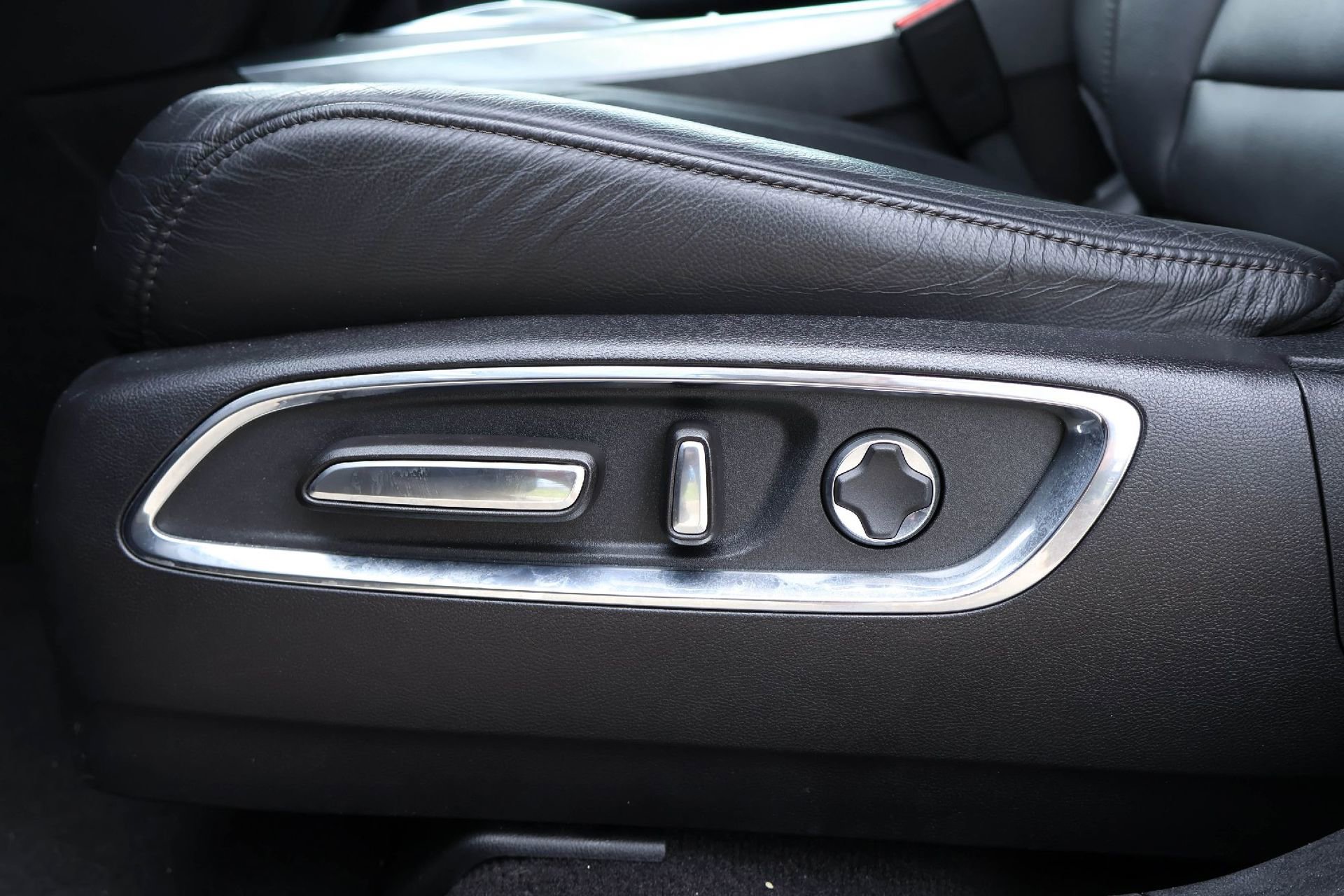 Used 2020 Acura MDX FWD image 24