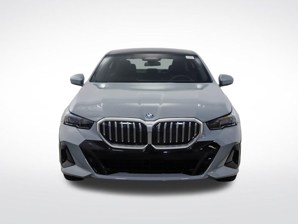 Used 2026 BMW 550e xDrive AWD/4WD image 9