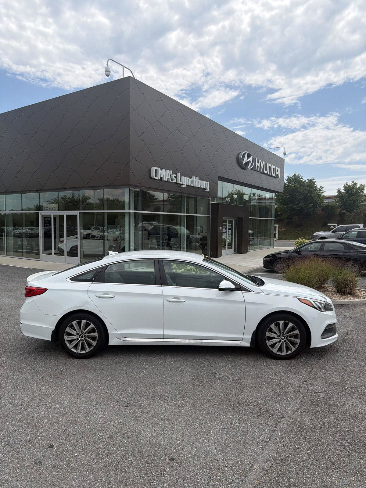 Used 2017 Hyundai Sonata Sport w/ Winter Weather Package FWD image 3