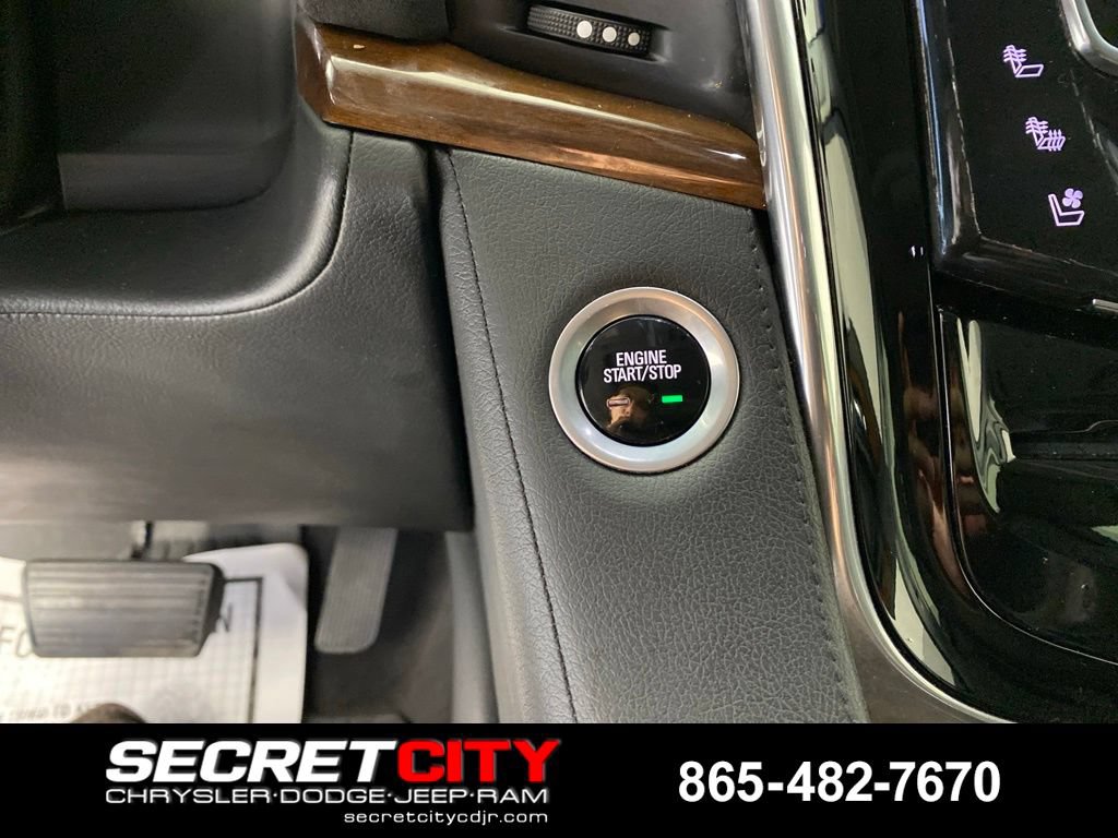 Used 2016 Cadillac Escalade Luxury AWD/4WD image 16