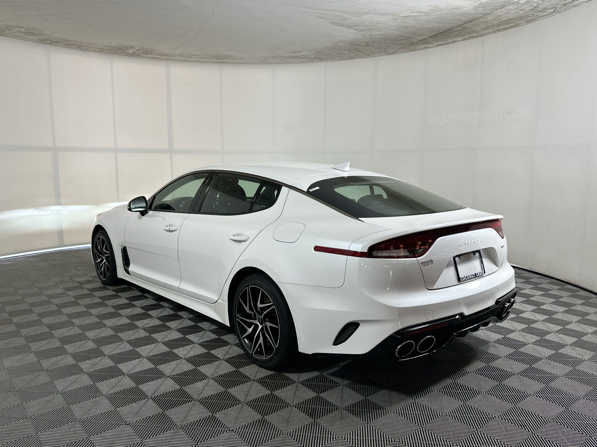 Used 2023 Kia Stinger GT-Line RWD image 5