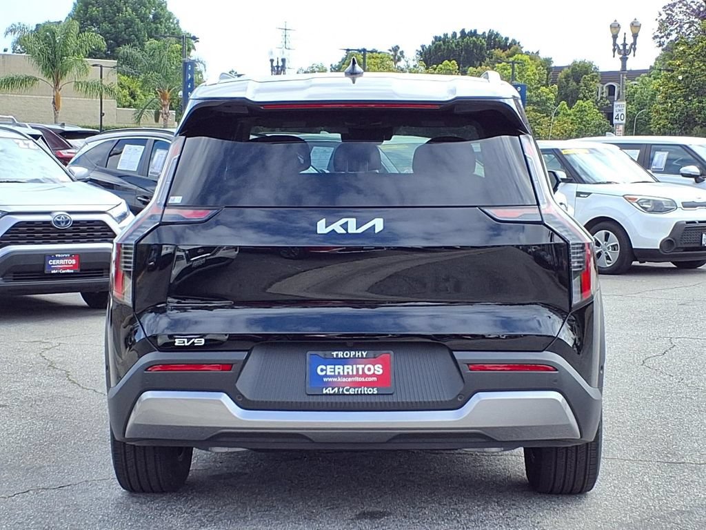 Used 2026 Kia EV9 Wind AWD/4WD image 4