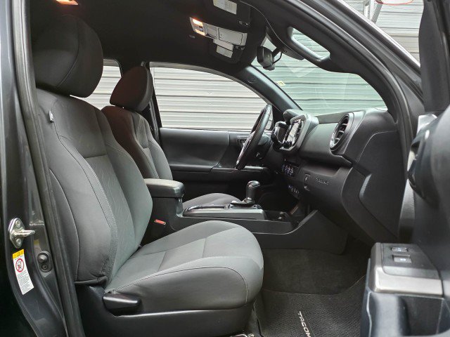 Used 2019 Toyota Tacoma TRD Sport w/ Technology Package AWD/4WD image 18