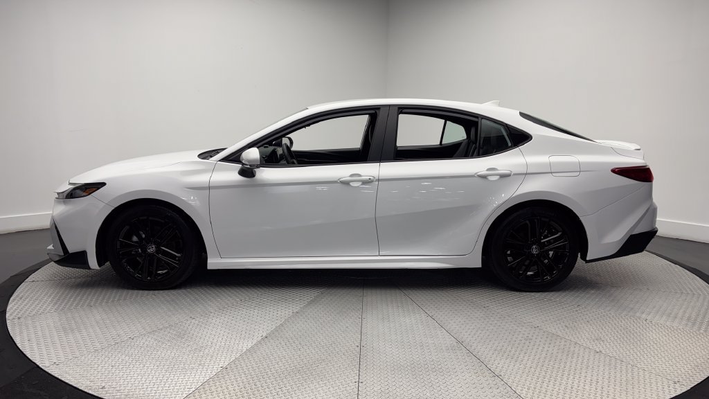 Used 2026 Toyota Camry SE FWD image 4