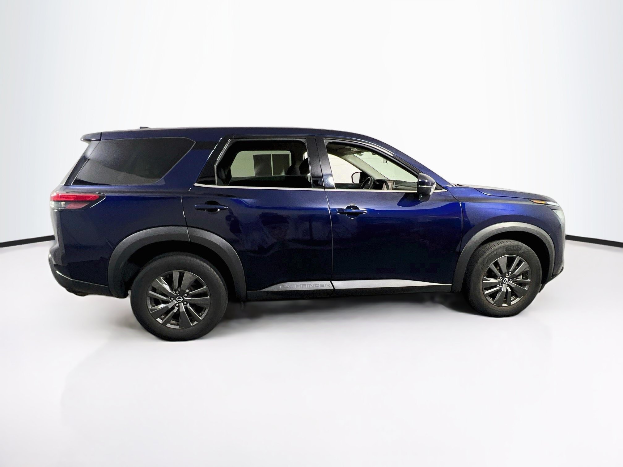 Used 2022 Nissan Pathfinder S AWD/4WD image 4