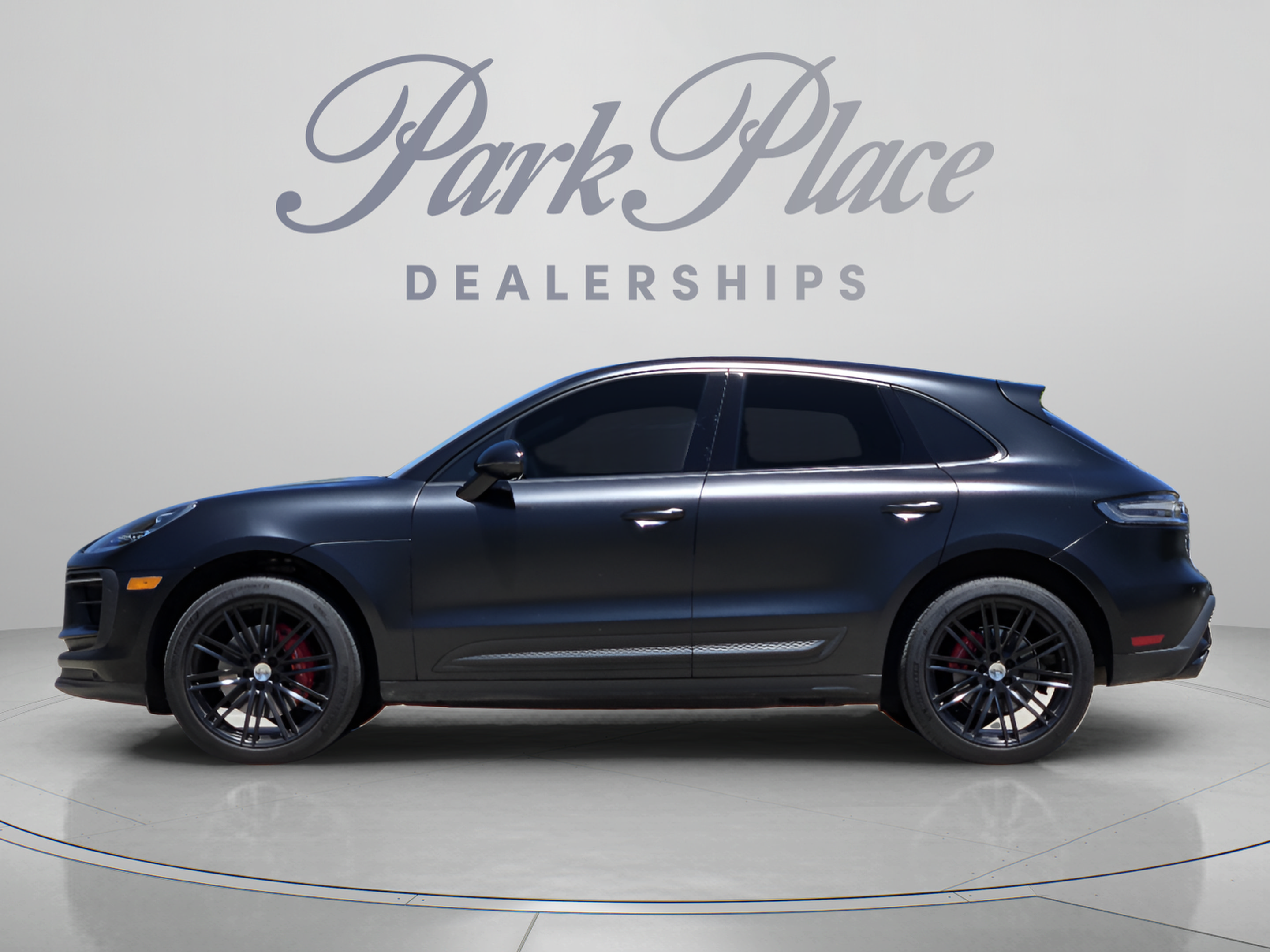 Used 2025 Porsche Macan S AWD/4WD image 2