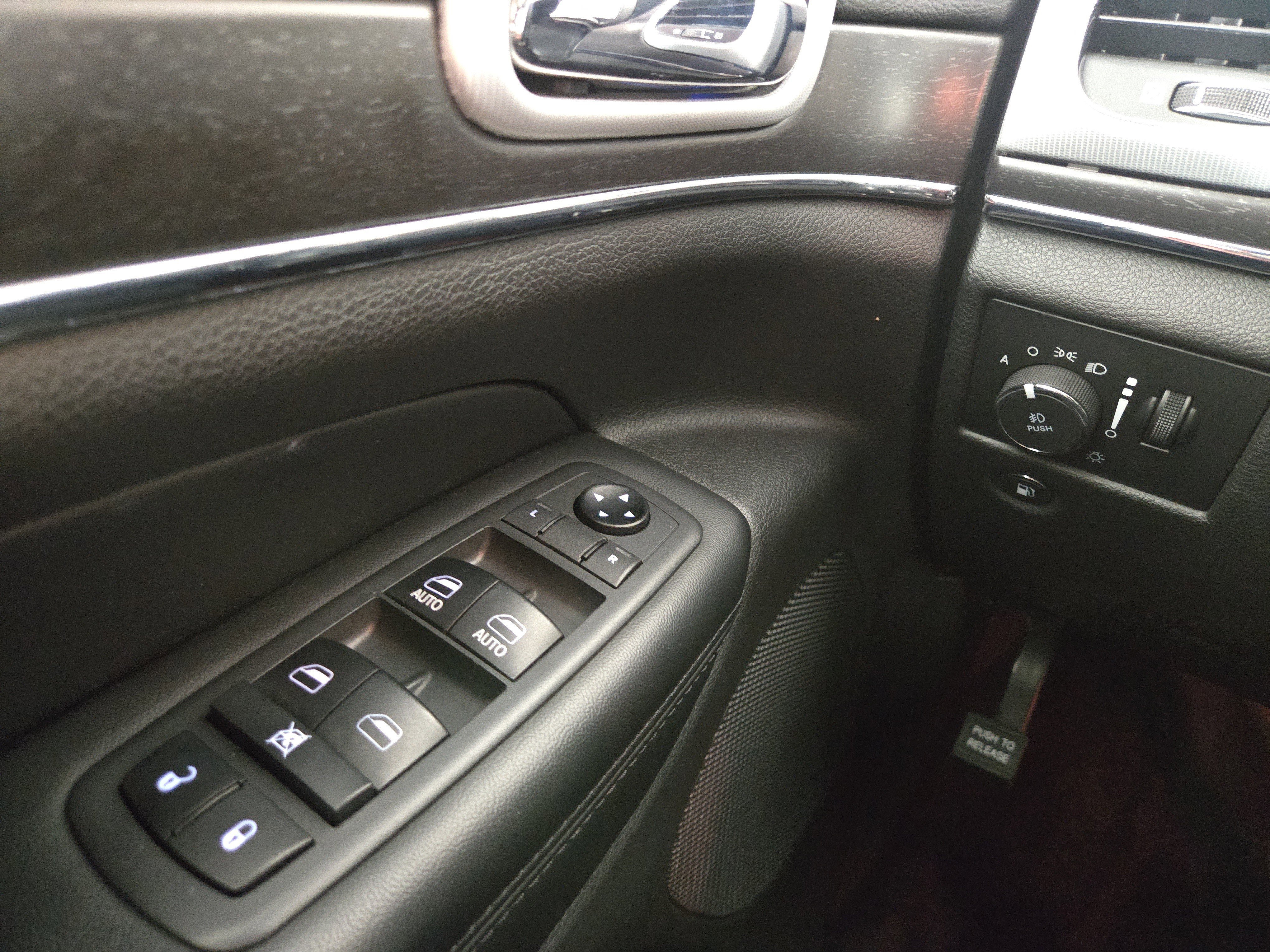 Used 2018 Jeep Grand Cherokee Limited AWD/4WD image 31