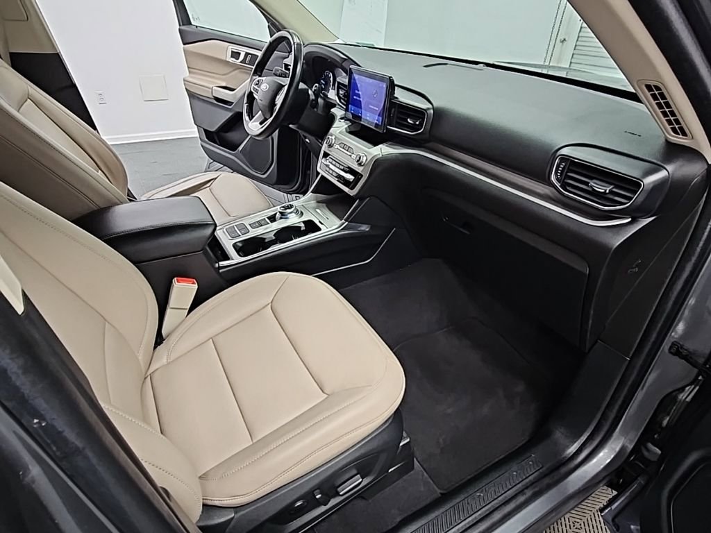 Used 2022 Ford Explorer XLT w/ Equipment Group 202A image 38