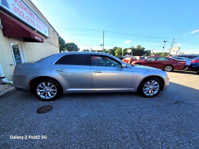 Used 2018 Chrysler 300 Limited image 8