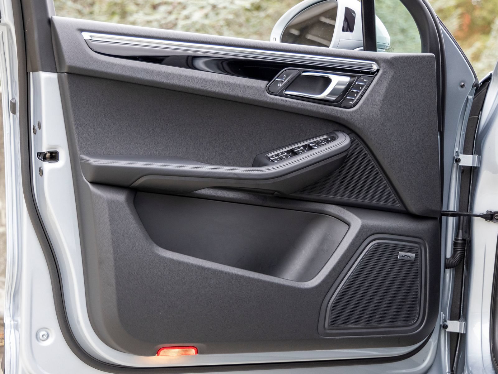 Certified 2026 Porsche Macan AWD/4WD image 25