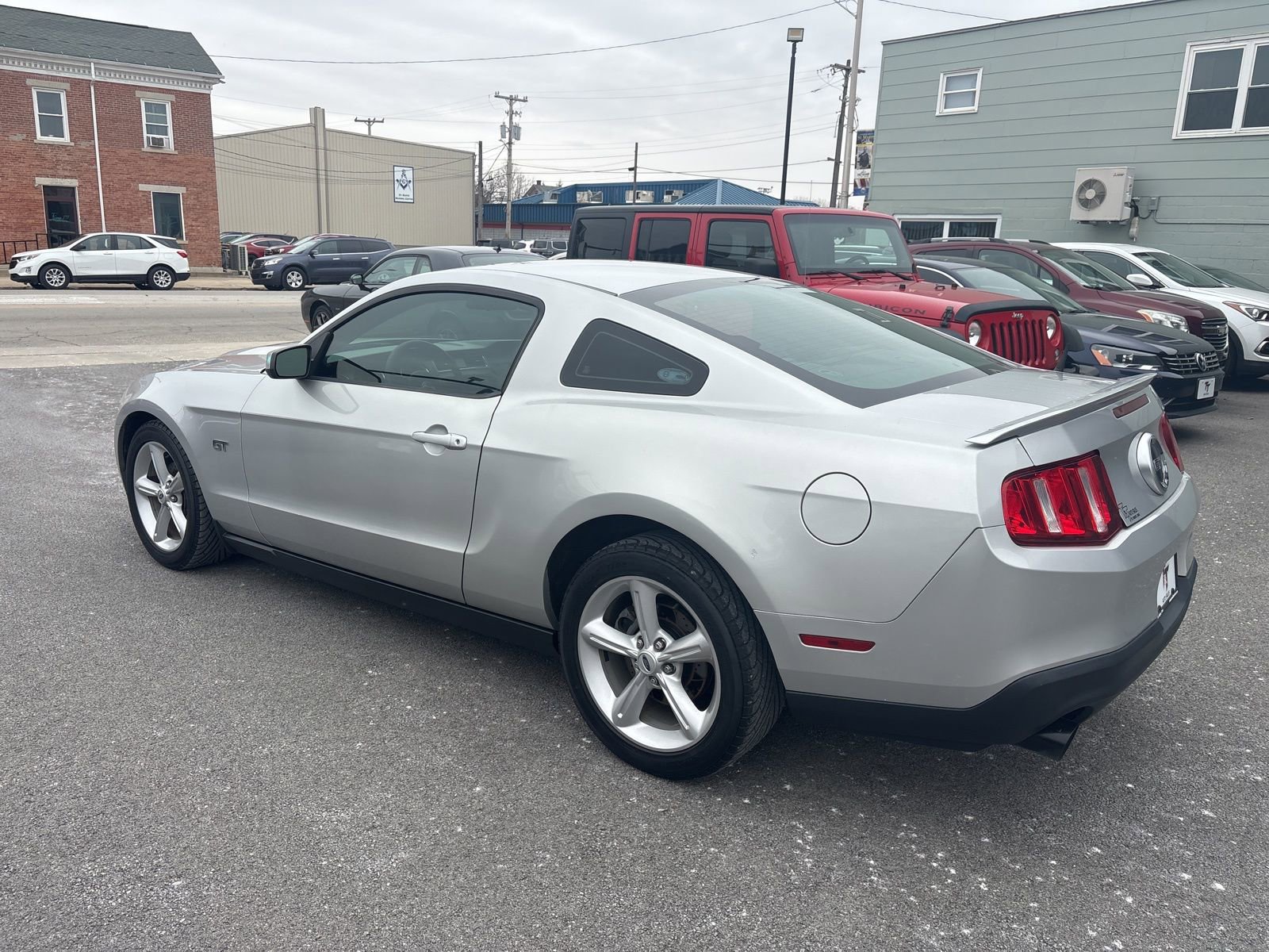 Used 2010 Ford Mustang GT image 2