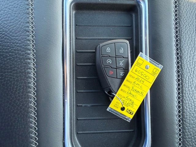 Used 2024 GMC Yukon XL Denali w/ Advanced Technology Package image 39