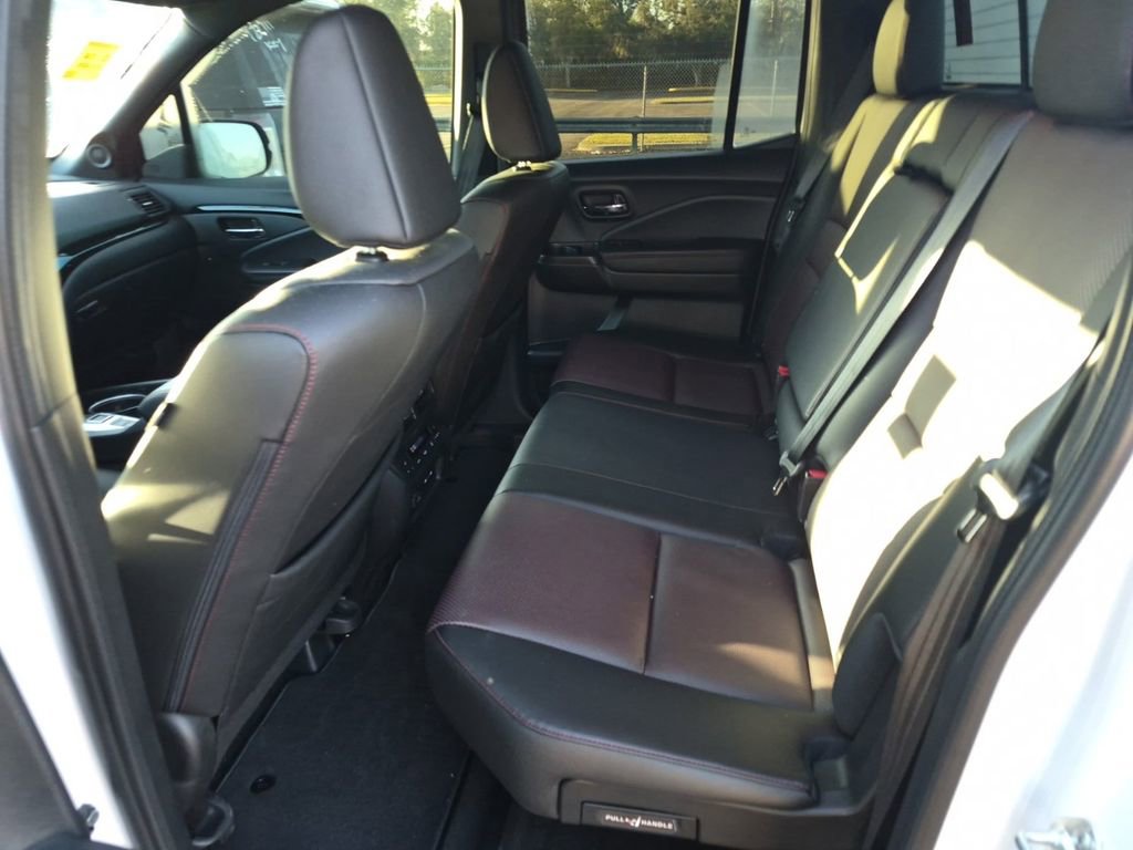 Used 2025 Honda Ridgeline Black Edition image 16