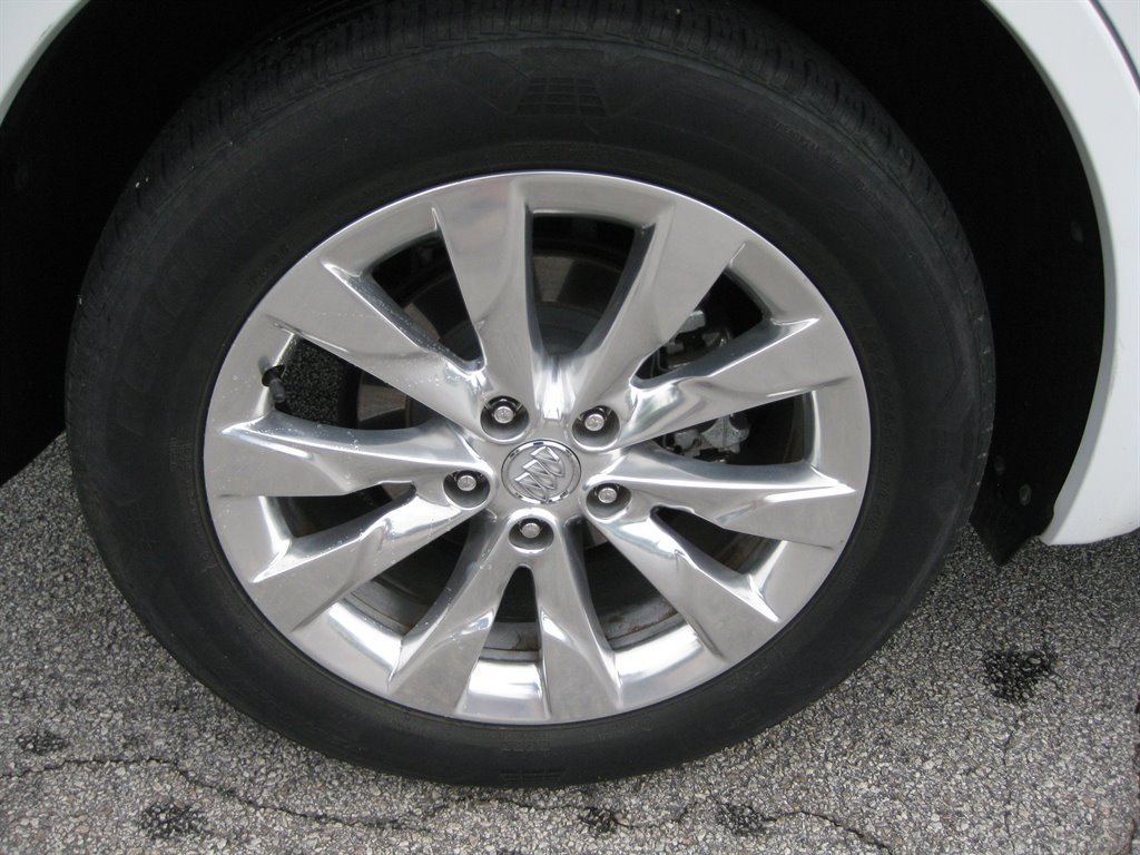 Used 2017 Buick Envision Essence FWD image 9