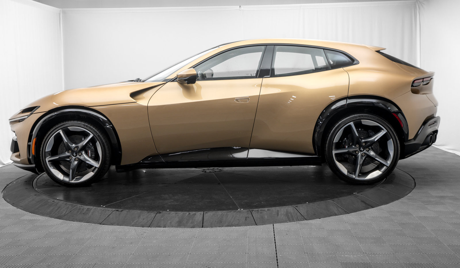 Used 2025 Ferrari Purosangue AWD/4WD image 4