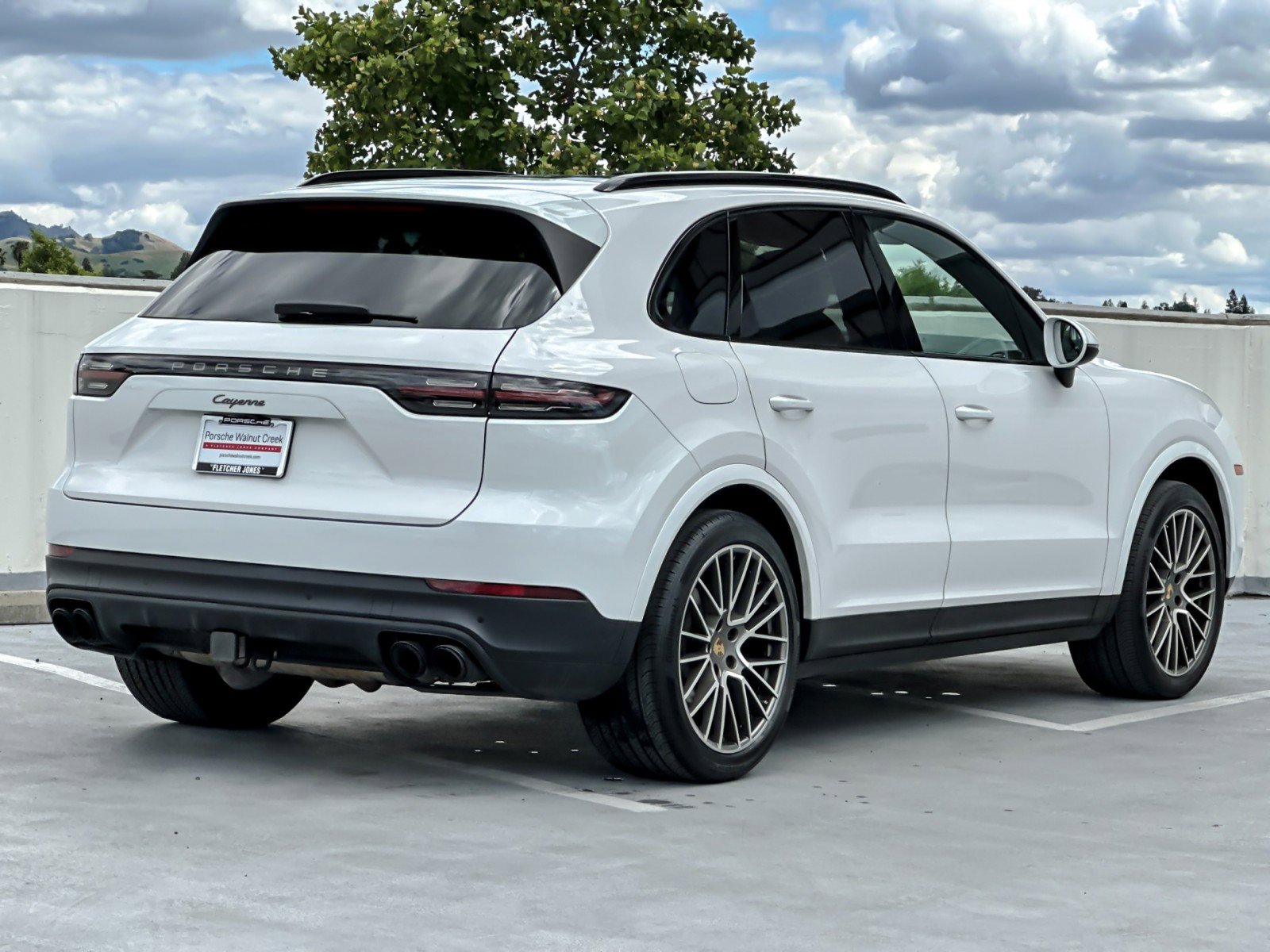 Certified 2023 Porsche Cayenne Platinum Edition image 8