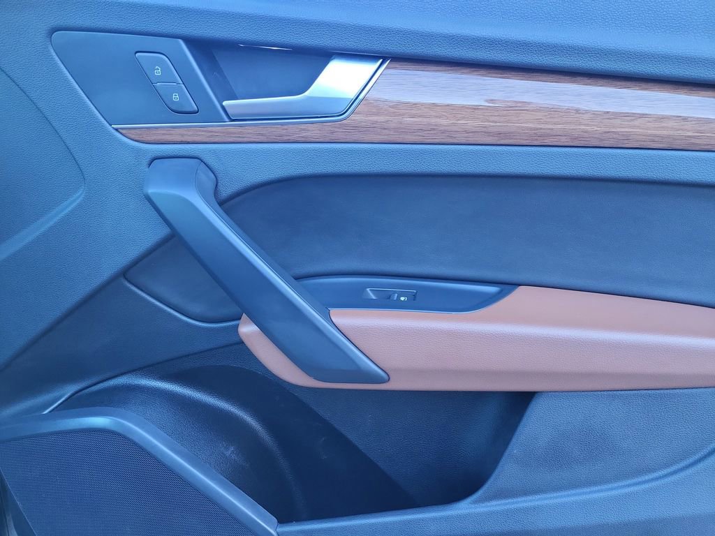 Used 2022 Audi Q5 2.0T Premium w/ Convenience Package image 17