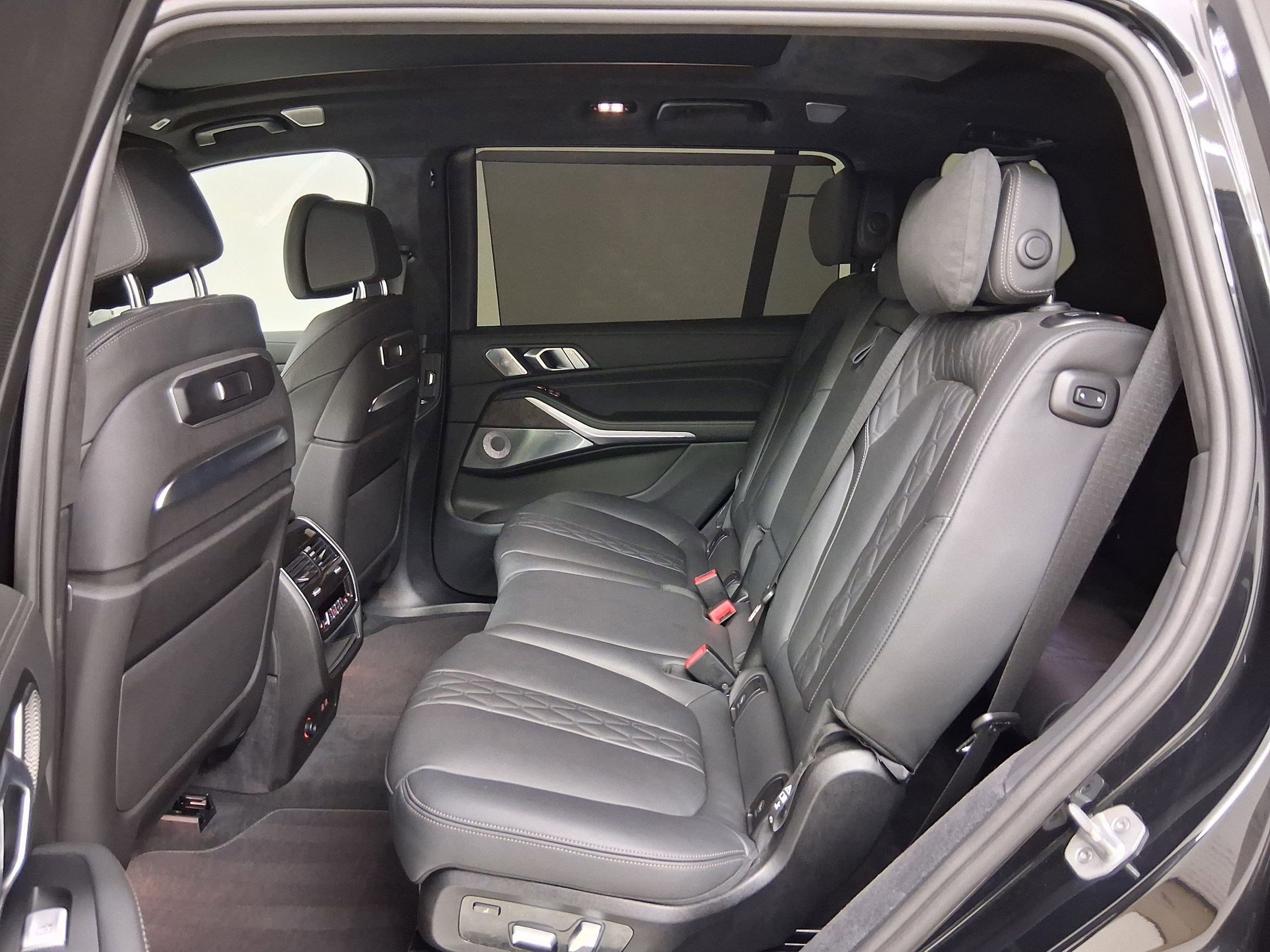 Certified 2024 BMW X7 M60i w/ Executive Package image 14