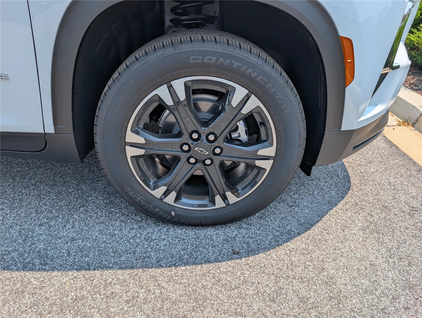 New 2027 Chevrolet Traverse LT w/ Sun and Wheel Package AWD/4WD image 5