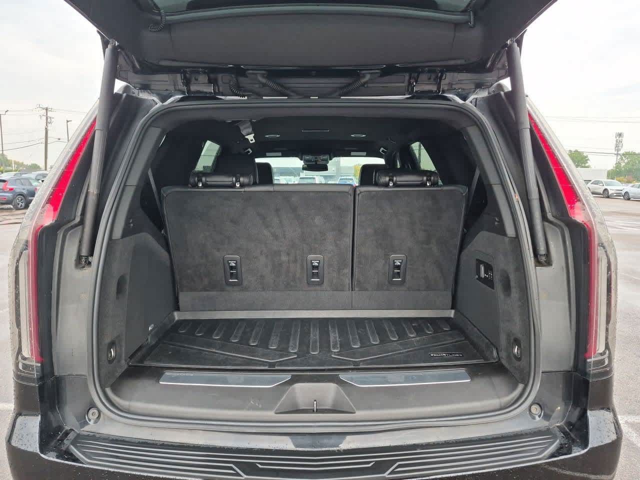 Used 2022 Cadillac Escalade Luxury AWD/4WD image 36