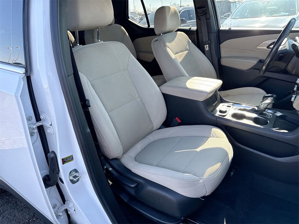 Used 2022 Chevrolet Traverse LT image 26