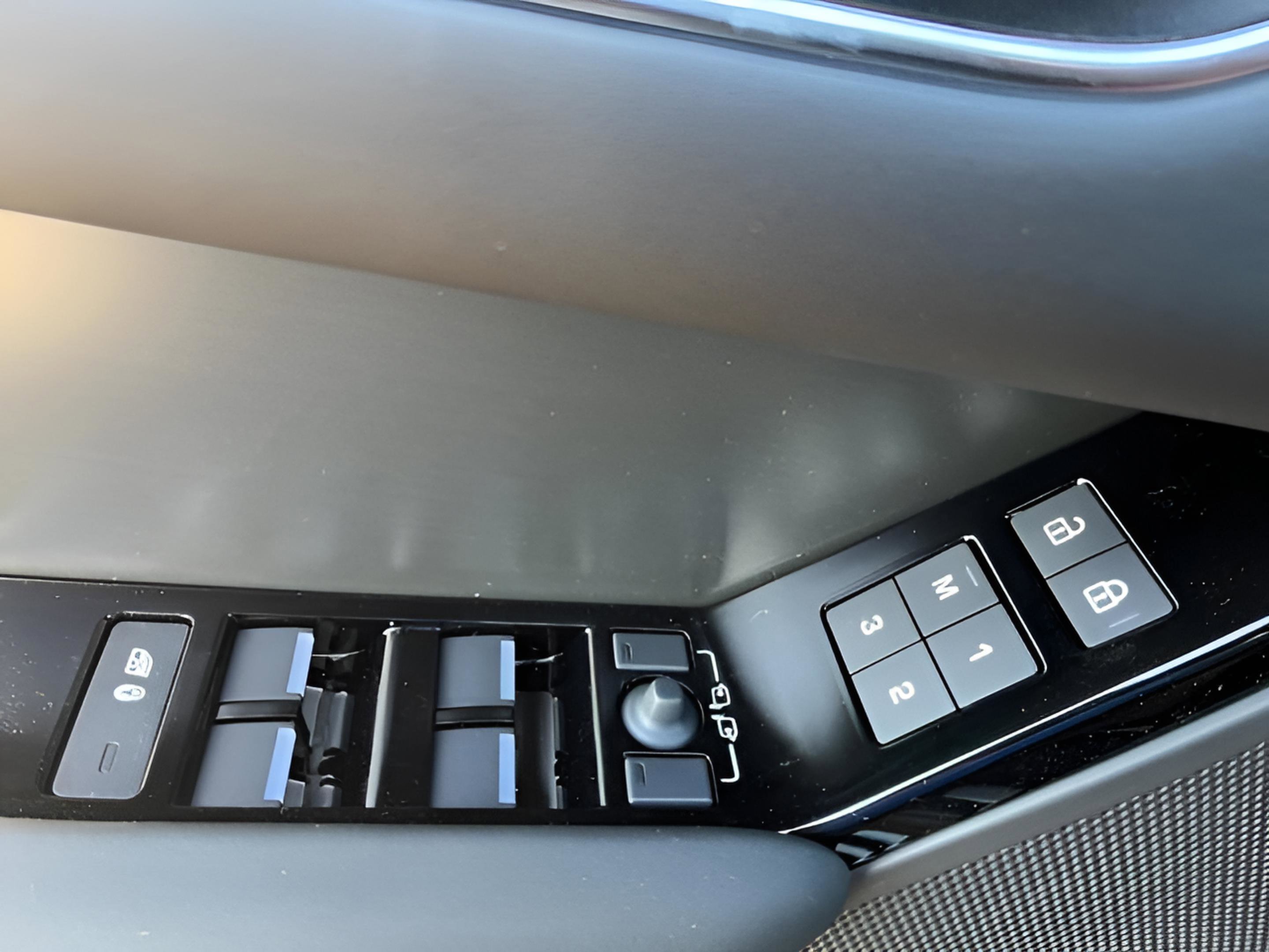 Certified 2026 Land Rover Range Rover Velar S image 31