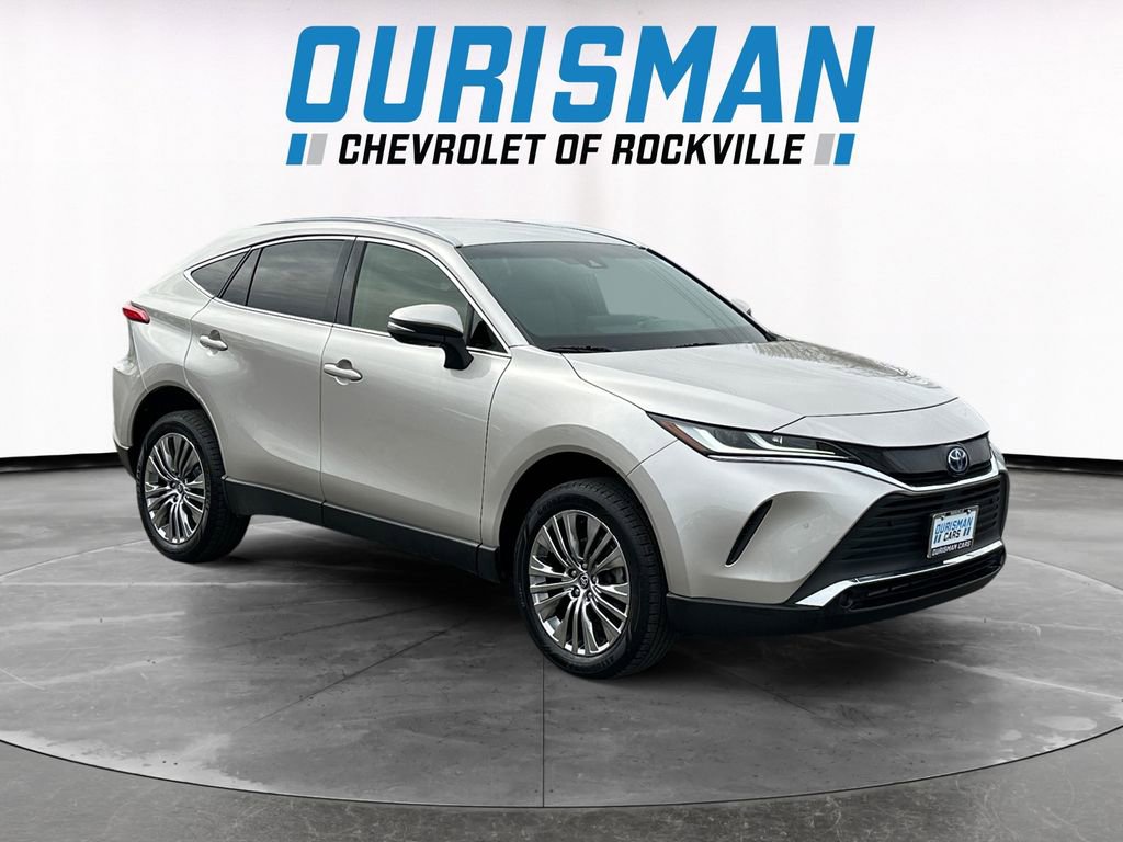 Used 2022 Toyota Venza XLE image 1