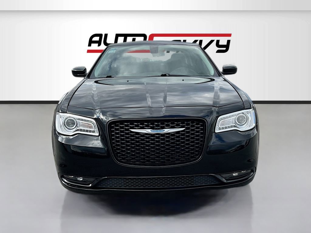 Used 2021 Chrysler 300 Touring w/ Driver Convenience Group image 2