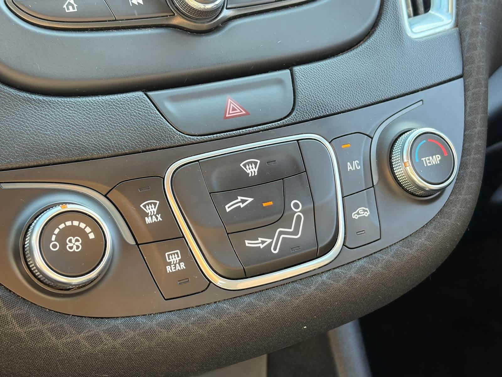 Used 2018 Chevrolet Malibu LT FWD image 14