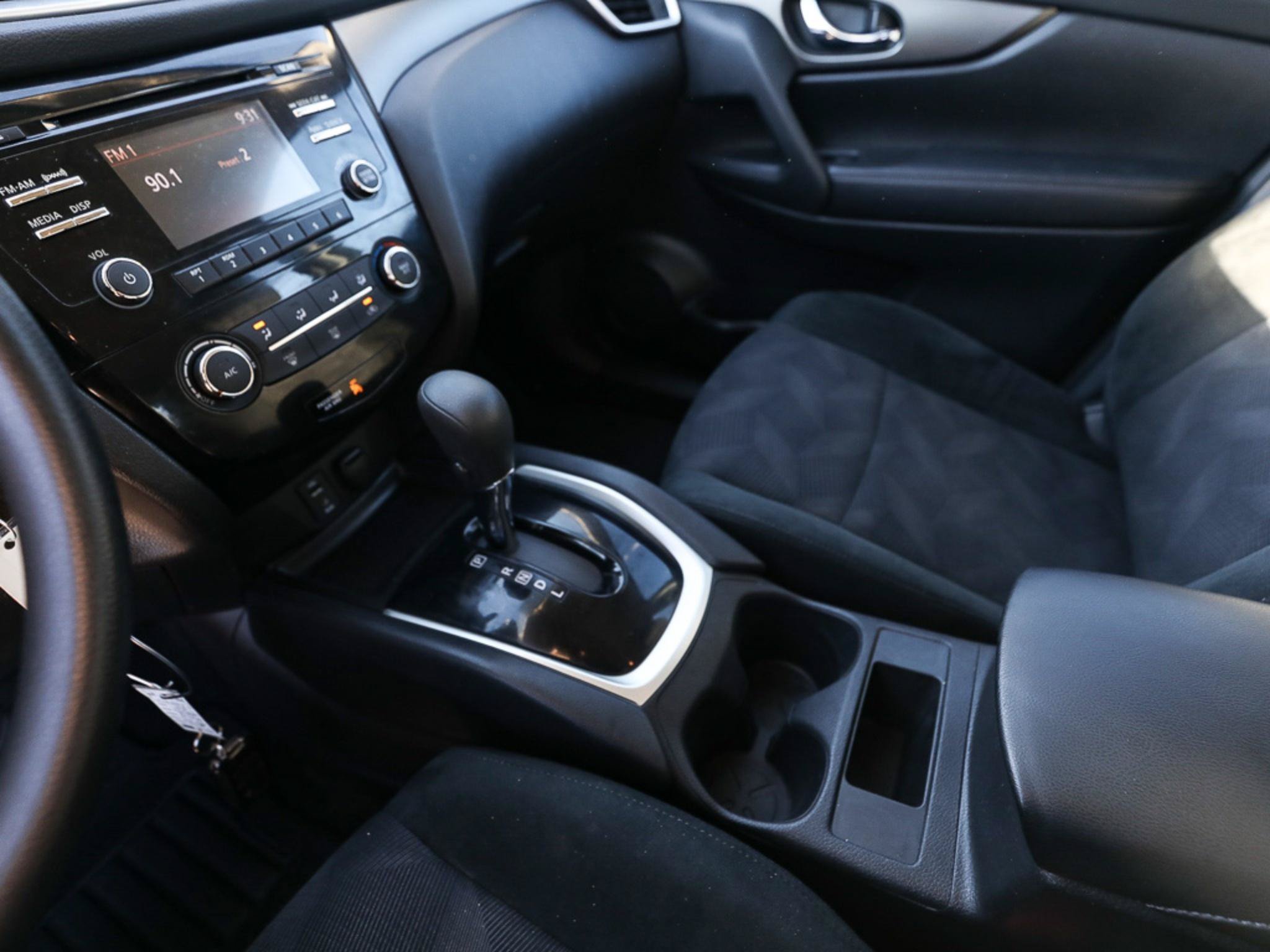 Used 2016 Nissan Rogue S FWD image 19