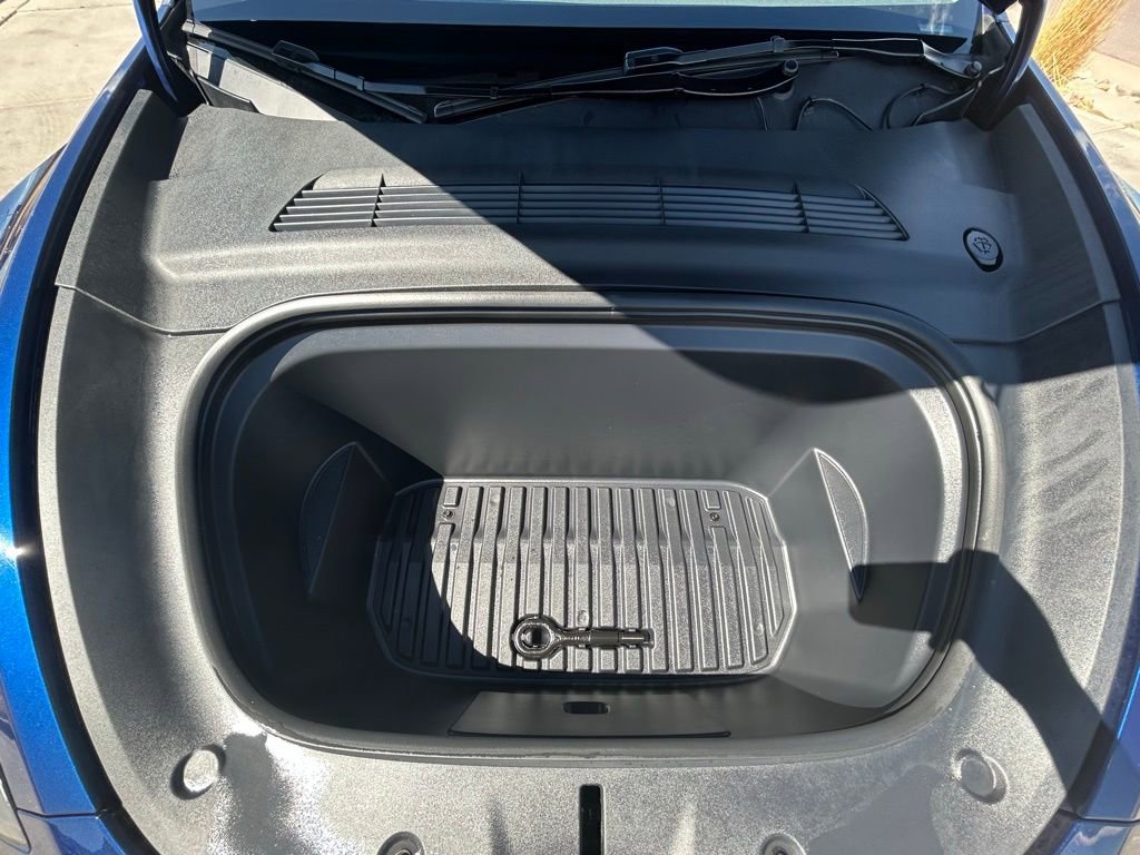 Used 2024 Tesla Model Y Long Range image 28