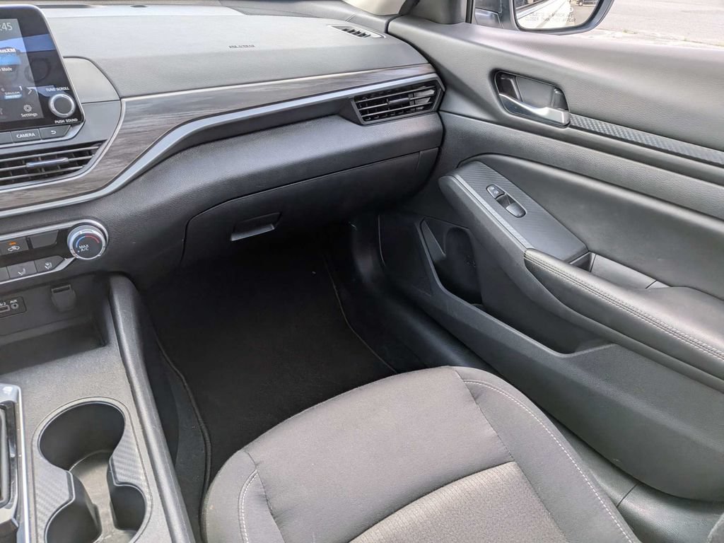 Used 2025 Nissan Altima 2.5 SV FWD image 18