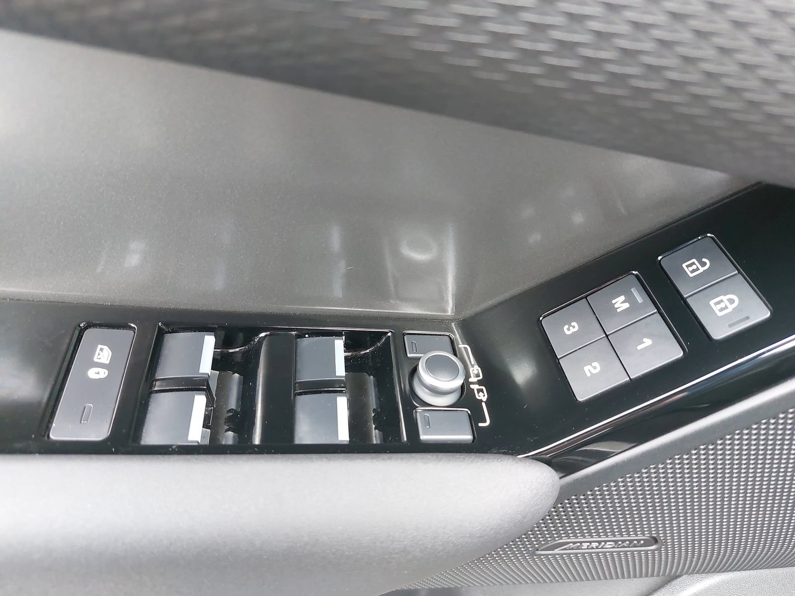 Used 2022 Land Rover Range Rover Velar S AWD/4WD image 29