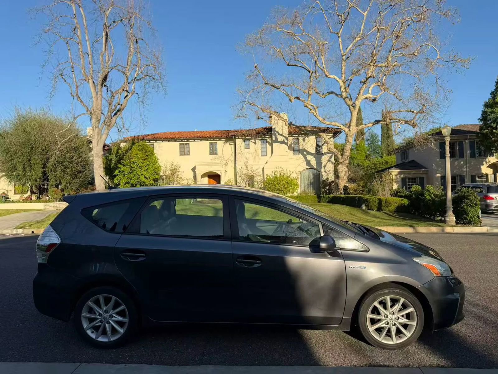 Used 2012 Toyota Prius V Five image 3
