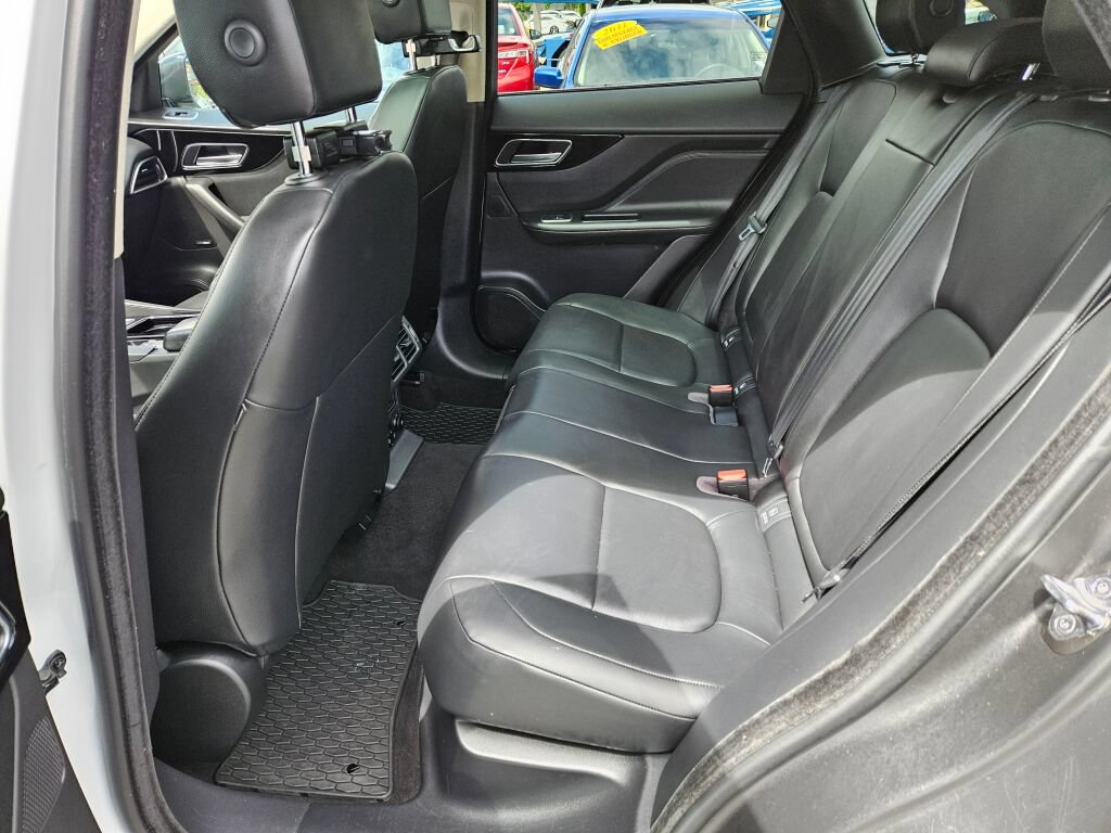 Used 2020 Jaguar F-PACE Premium AWD/4WD image 14