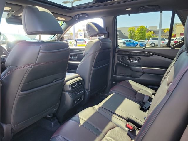 Certified 2025 Honda Pilot Black Edition image 15