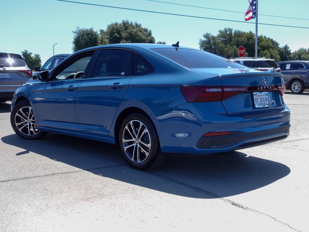 Certified 2025 Volkswagen Jetta Sport FWD image 9